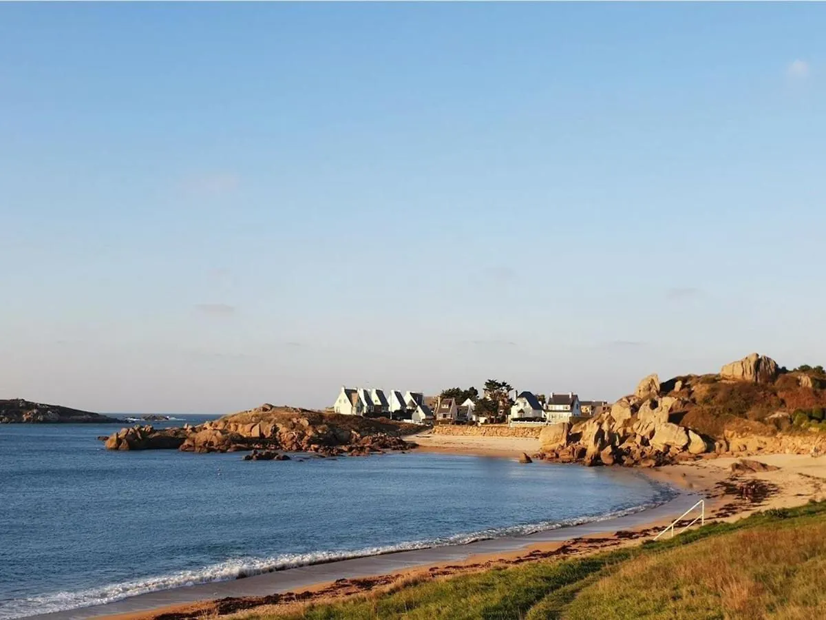 Charmante Maisonnette Avec Jardin A 400M De La Plage A Tregastel, Wifi Gratuit Et Parking. - Fr-1-368-211